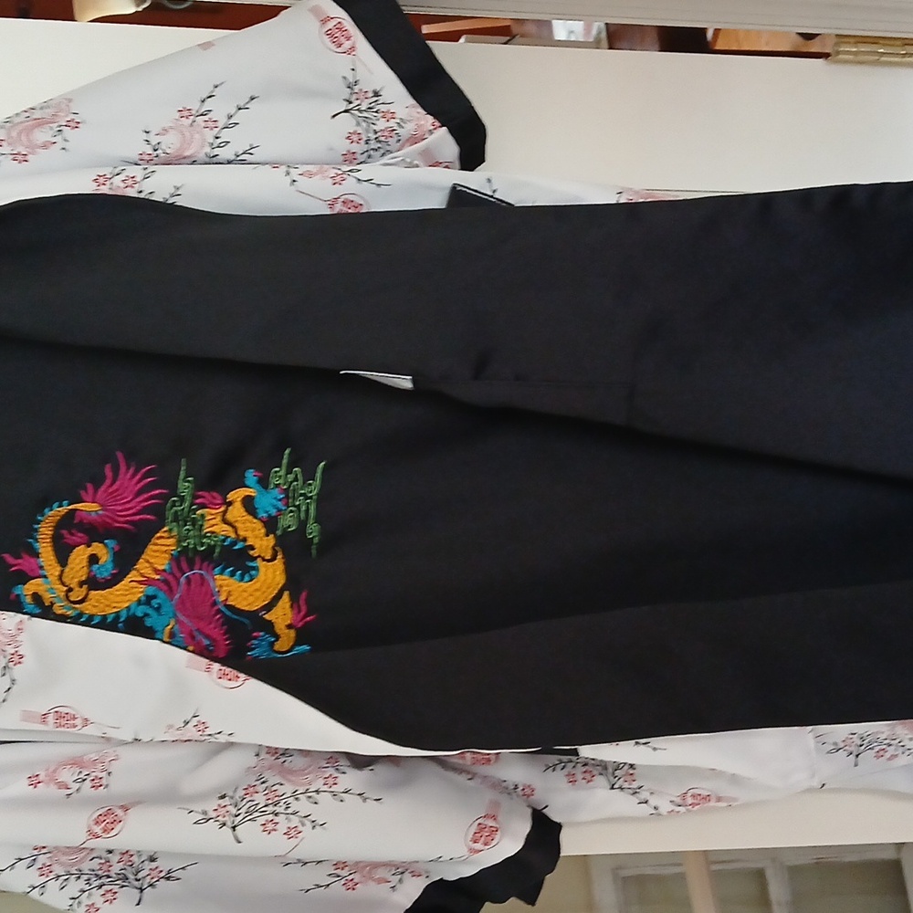 Floral Print Women's Robe - Black and White